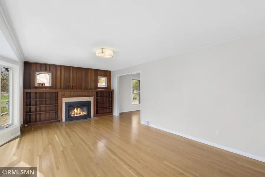 915 Nebraska Avenue W, Saint Paul, MN 55117 - #2