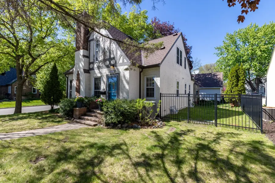 1457 Hoyt Avenue W, Falcon Heights, MN 55108 - #2