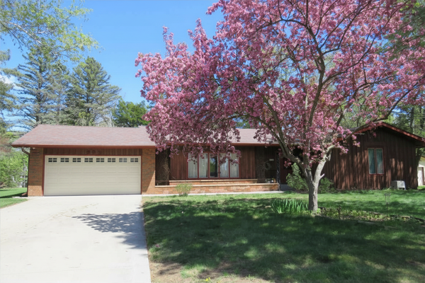 936 York Avenue Nw, Elk River, MN 55330