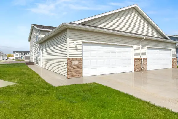 1113 39th Avenue S, Moorhead, MN 56560
