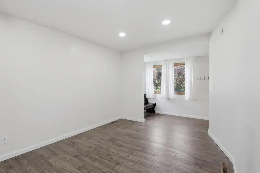 900 Geranium Avenue E, Saint Paul, MN 55106 - #3