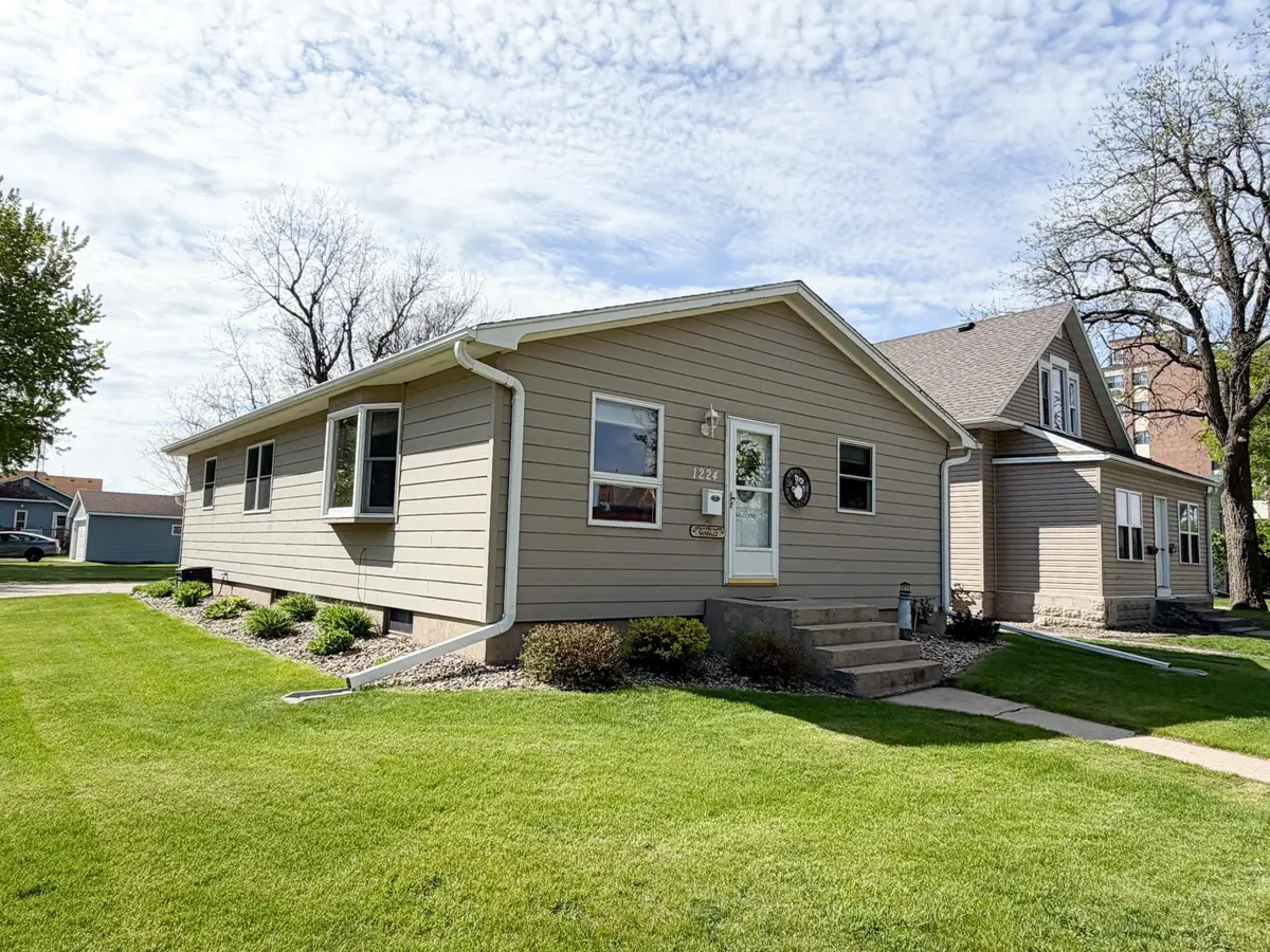1224 3rd Avenue, Worthington, MN 56187 - #1