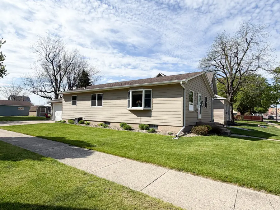 1224 3rd Avenue, Worthington, MN 56187 - #2