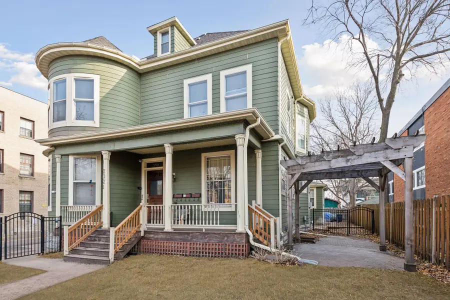 2021 3rd Avenue S, Minneapolis, MN 55404 - #2