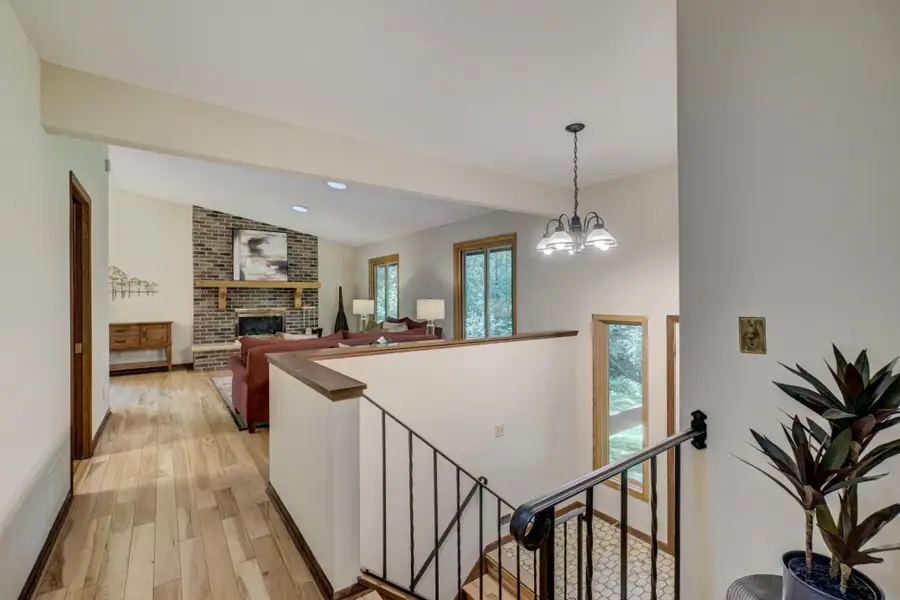 10 High Circle Way, North Oaks, MN 55127 - #2