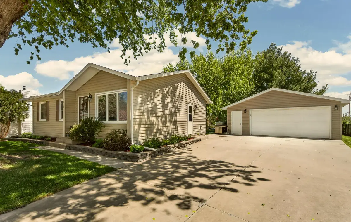 1922 9 1/2 Avenue Se, Rochester, MN 55904 - #1