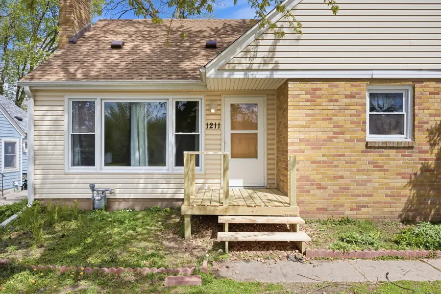 1211 Lealand Road E, Saint Paul, MN 55109 - #2