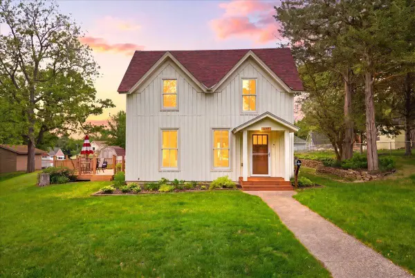357 6th Street N, Bayport, MN 55003