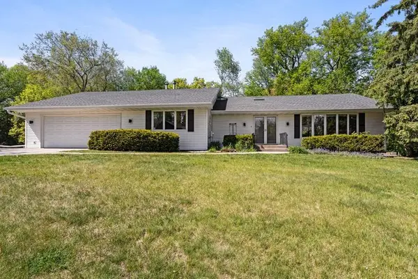 1948 Crown Point Drive, Mendota Heights, MN 55118
