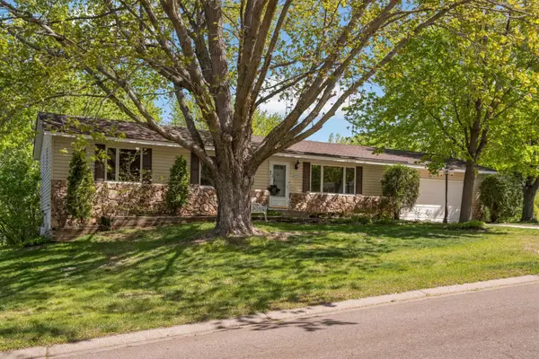 19055 Jordan Trail, Lakeville, MN 55044