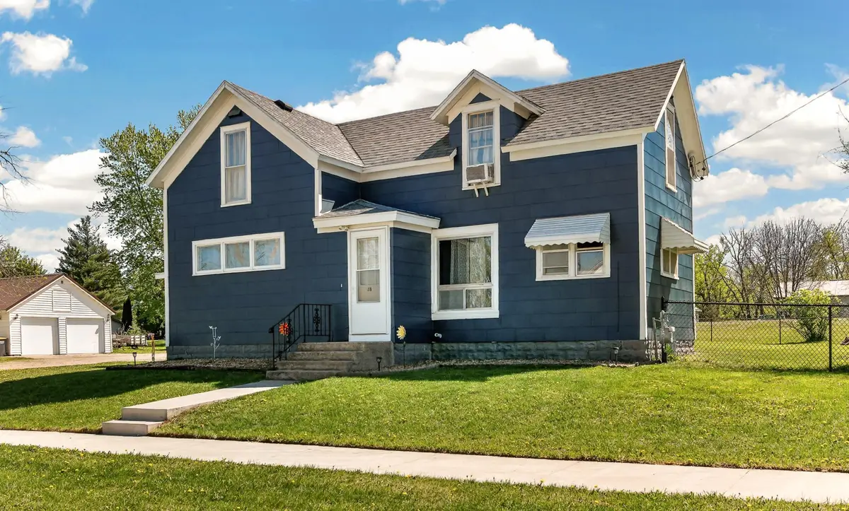 18 4th Avenue Ne, Dodge Center, MN 55927 - #1