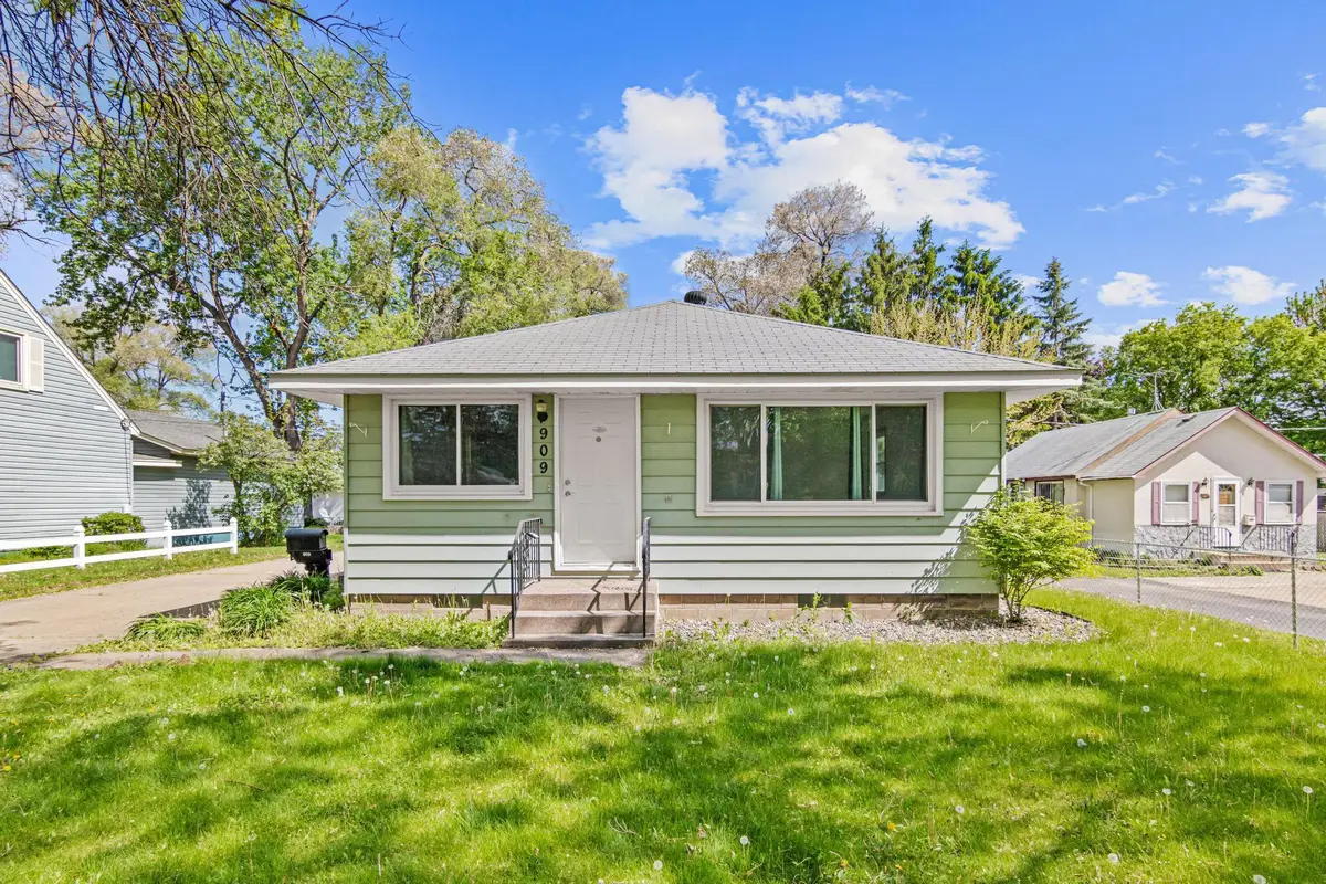 909 Jefferson Street, Anoka, MN 55303 - #1