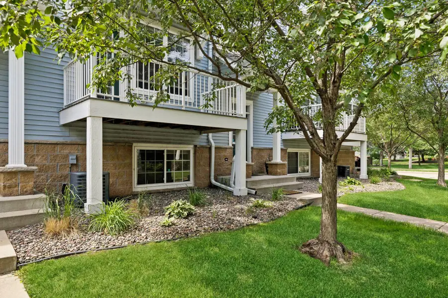 1679 Village Trail E #2, Maplewood, MN 55109 - #2