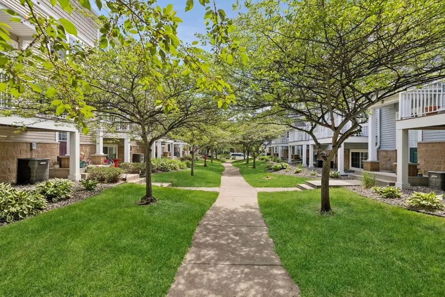 1679 Village Trail E #2, Maplewood, MN 55109 - #3