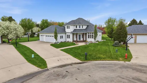 274 44th Avenue S, Moorhead, MN 56560