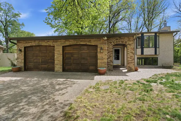 805 Lacota Lane, Burnsville, MN 55337
