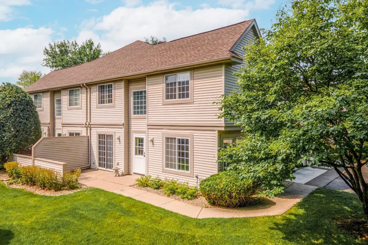 1043 Lovell Lane S, Roseville, MN 55113 - #1