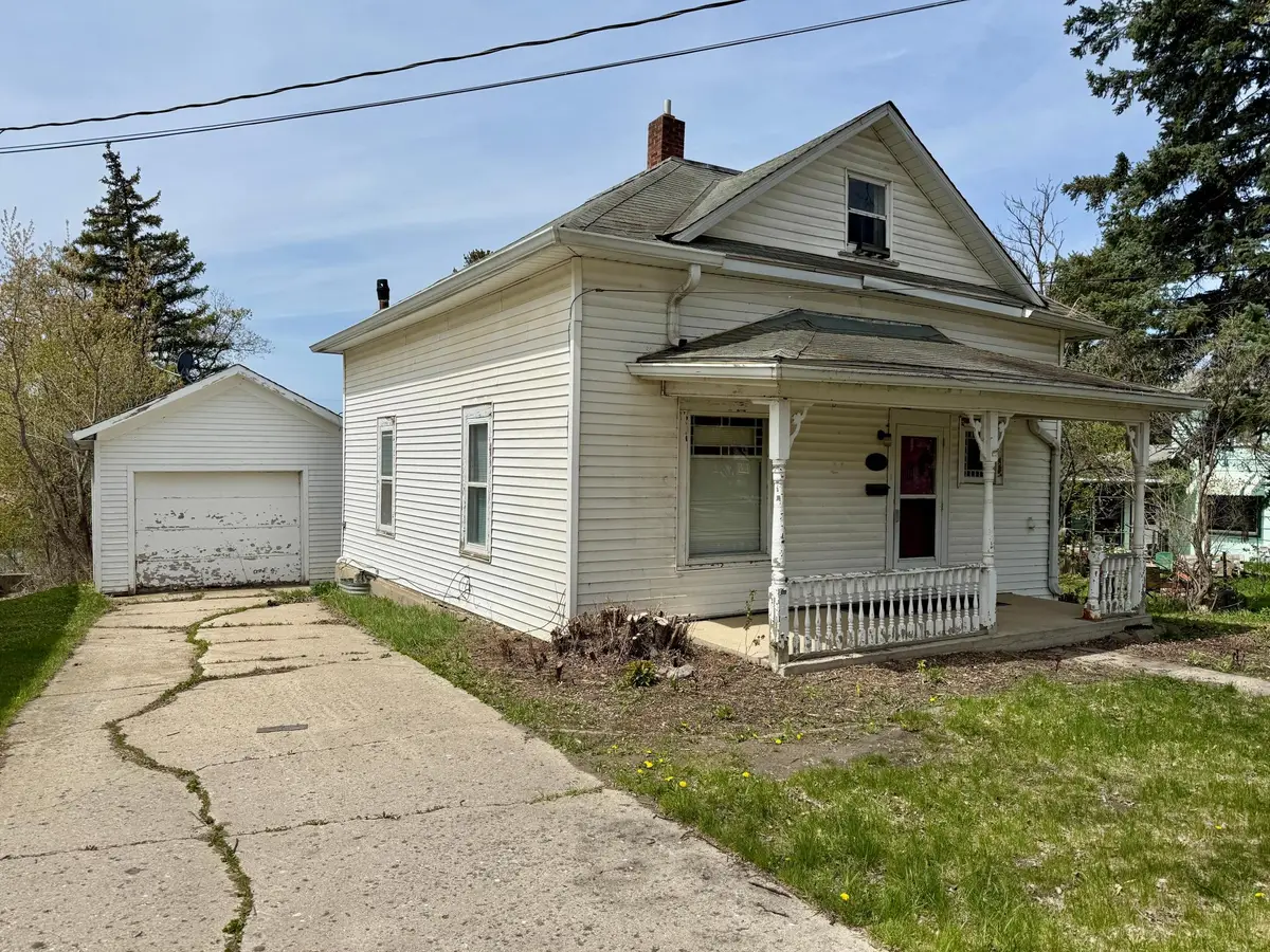 374 6th Avenue Se, Valley City, ND 58072 - #1