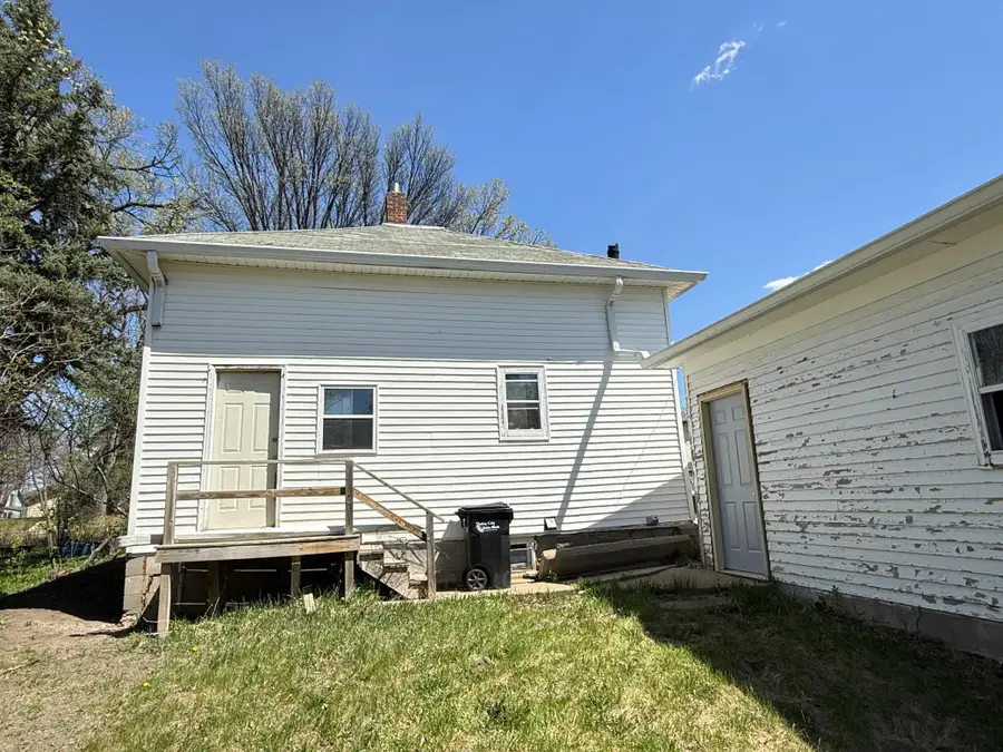 374 6th Avenue Se, Valley City, ND 58072 - #3