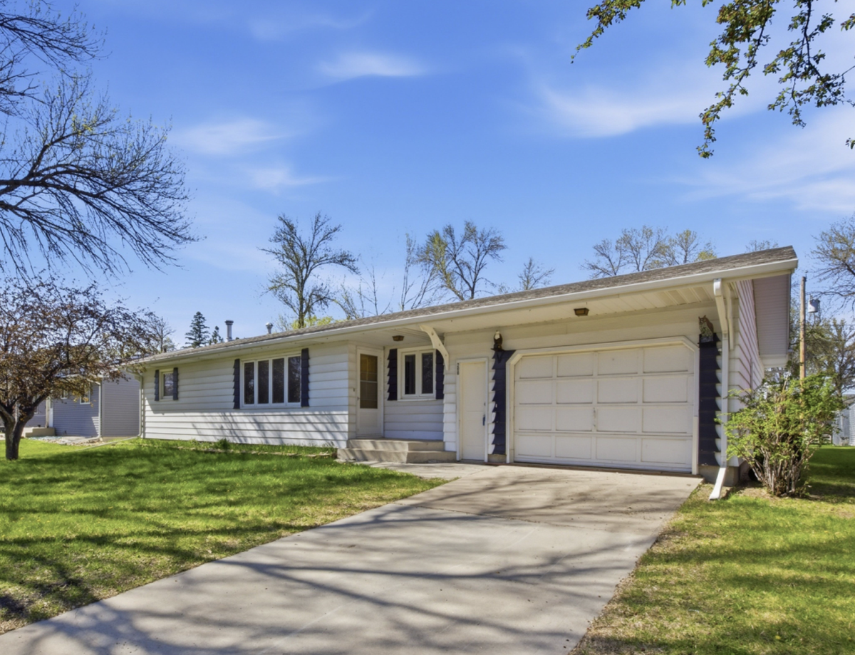 208 10 1/2 Avenue W, West Fargo, ND 58078 - #1