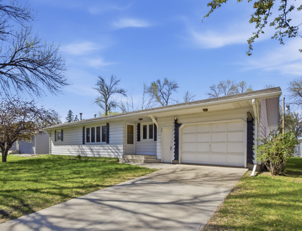 208 10 1/2 Avenue W, West Fargo, ND 58078