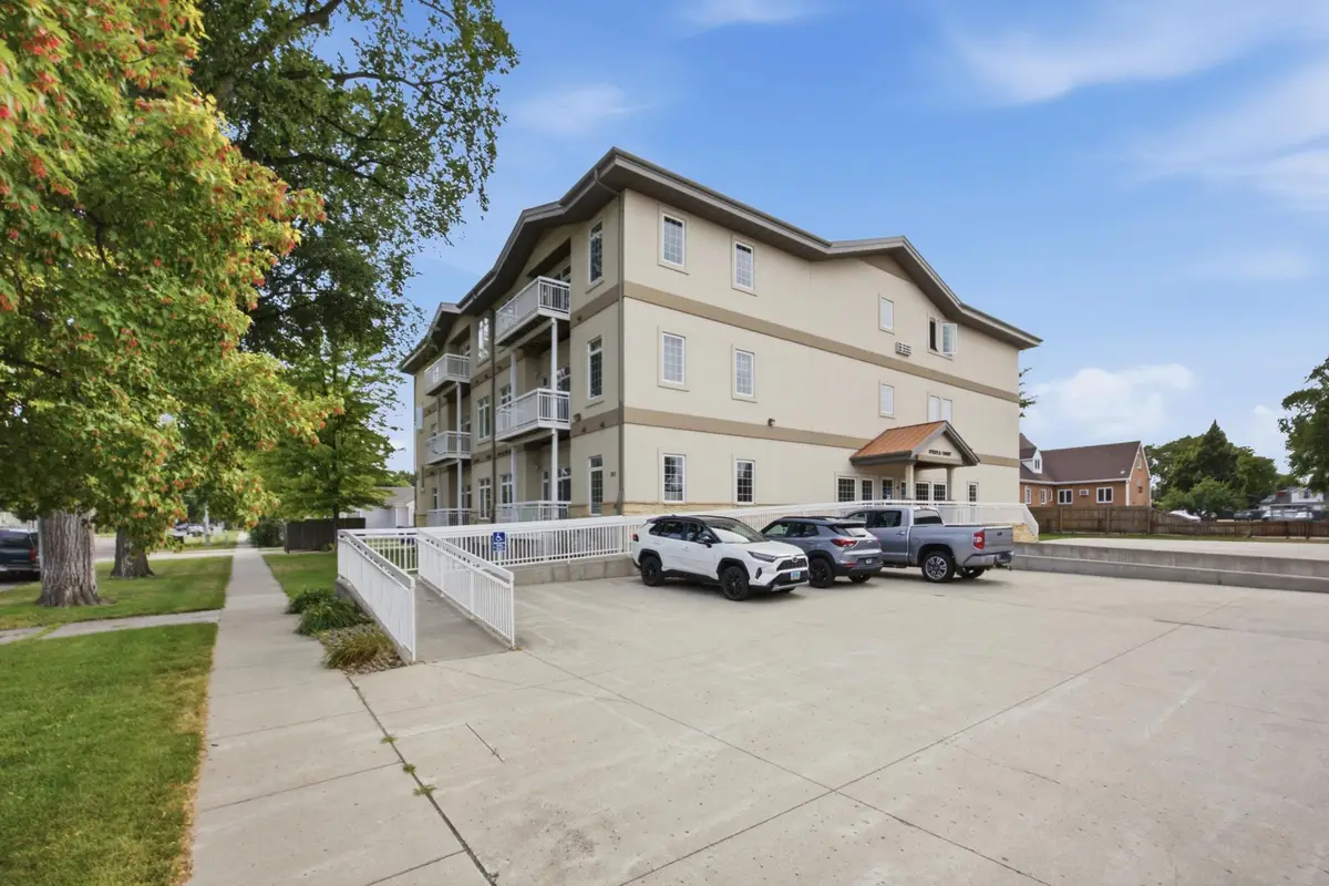 203 6th Street S #101, Moorhead, MN 56560 - #1