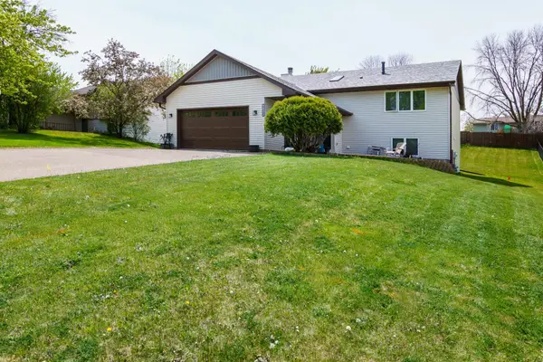 17025 Gannon Way W, Rosemount, MN 55068