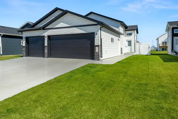 6353 83rd Avenue S, Horace, ND 58047