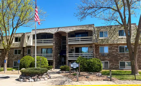 4379 Wilshire Boulevard #208, Mound, MN 55364