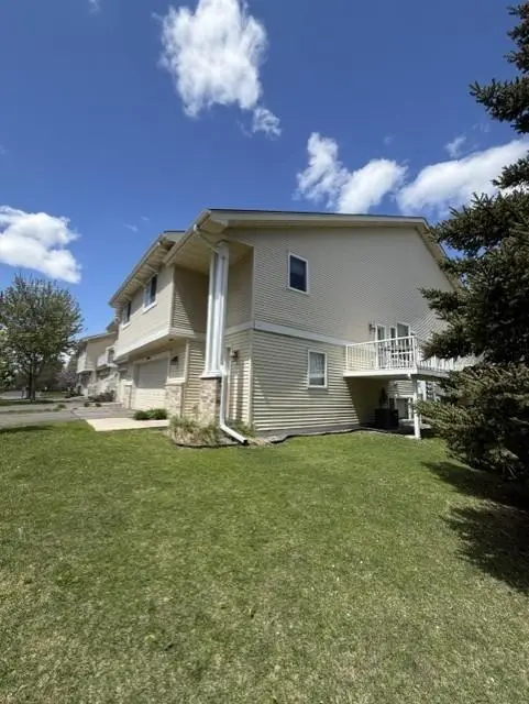 4820 Underwood Lane N #E, Plymouth, MN 55442