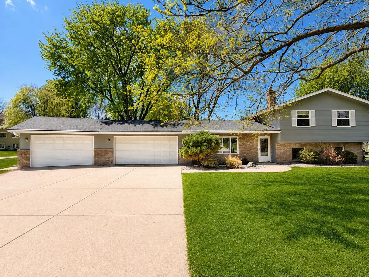 502 Columbus Avenue S, New Prague, MN 56071 - #1