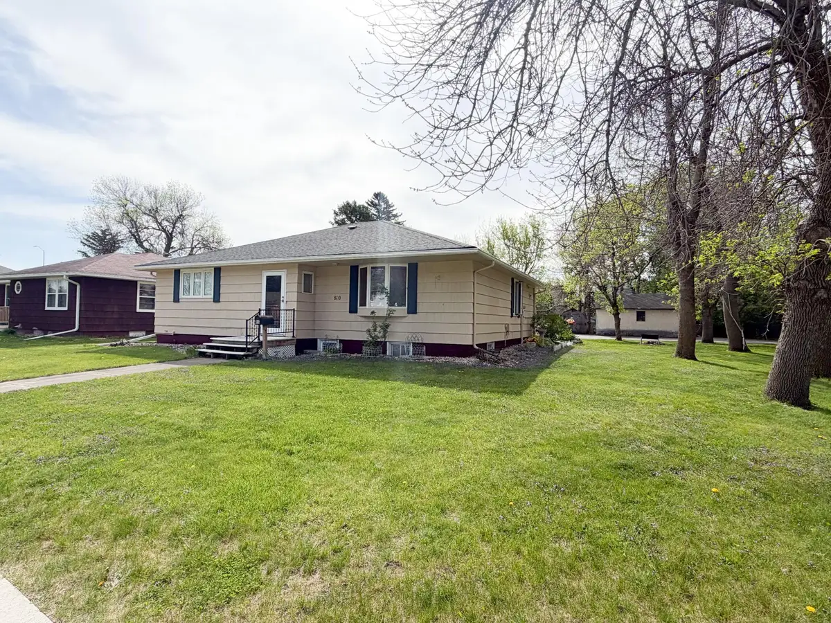 810 8th Avenue, Worthington, MN 56187 - #1