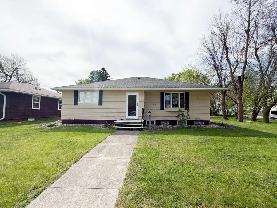810 8th Avenue, Worthington, MN 56187 - #3