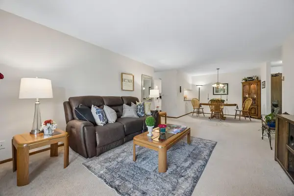 35 Nathan Lane N #303, Plymouth, MN 55441