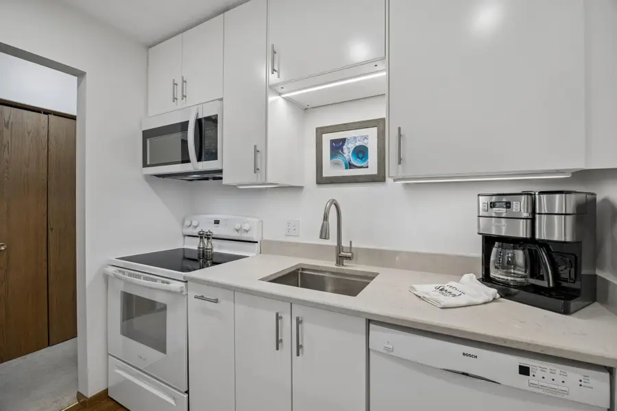 35 Nathan Lane N #303, Plymouth, MN 55441 - #3