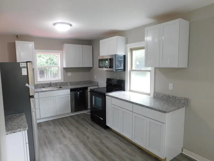 1885 Hawthorne Avenue E, Saint Paul, MN 55119 - #3