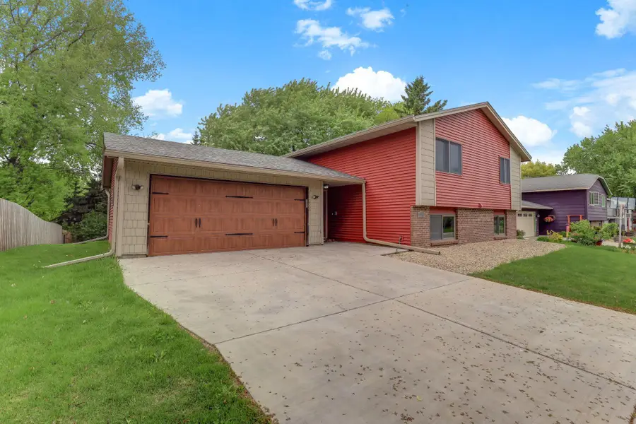 2566 Cochrane Drive, Woodbury, MN 55125 - #2