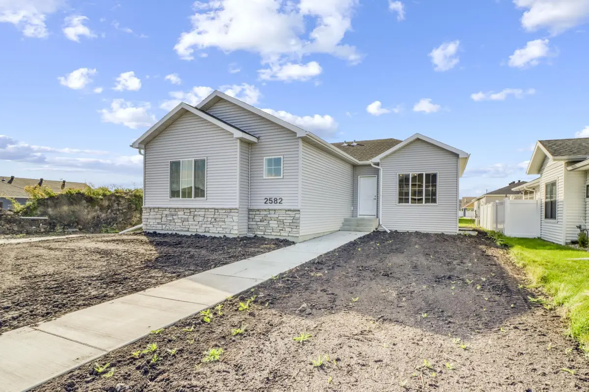 2575 Golden Lane S, Fargo, ND 58104 - #1