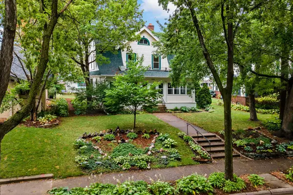 2824 Irving Avenue S, Minneapolis, MN 55408