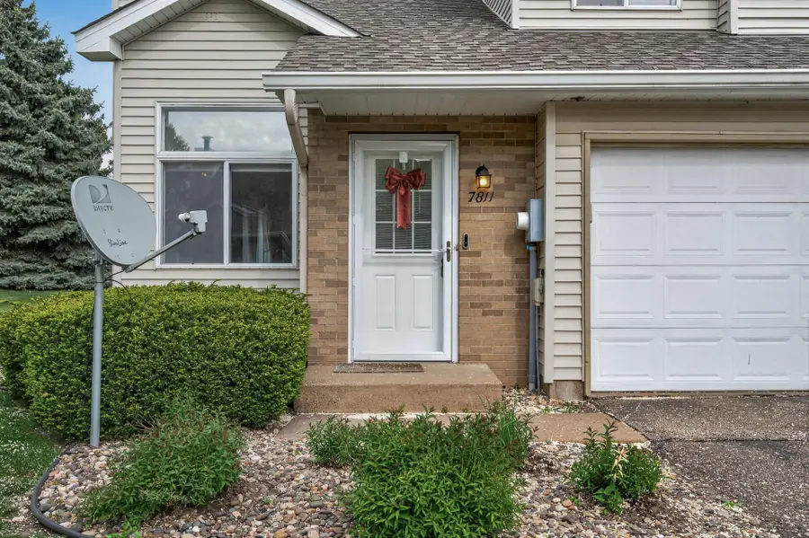 7811 Hemingway Avenue S, Cottage Grove, MN 55016 - #3