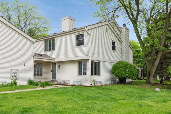 152 Avignon Court, Woodbury, MN 55125