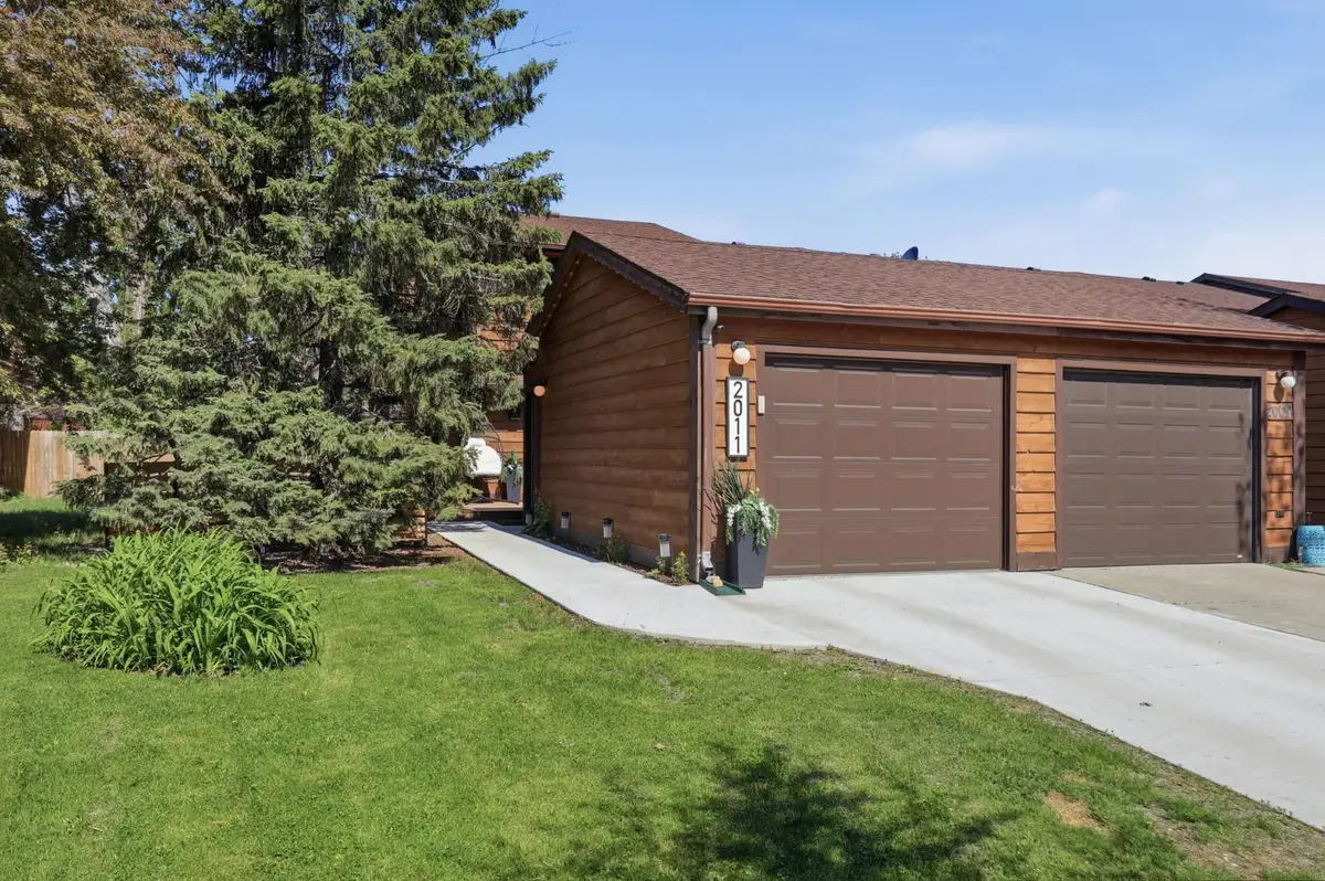 2011 Park Boulevard S, Fargo, ND 58103 - #1