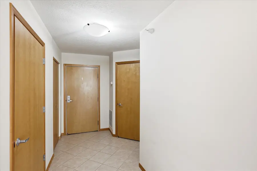 2550 38th Avenue Ne #213, Saint Anthony, MN 55421 - #3