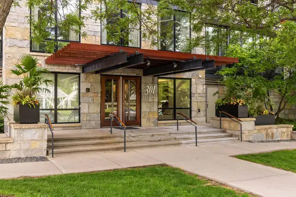 301 Kenwood Parkway #302, Minneapolis, MN 55403