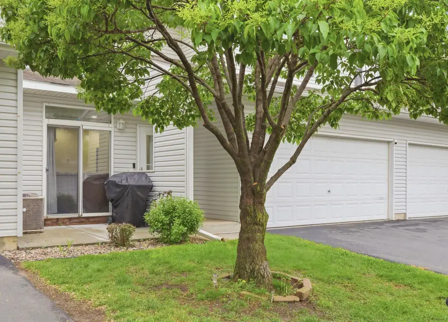 2058 Parkway Avenue, Shakopee, MN 55379 - #2