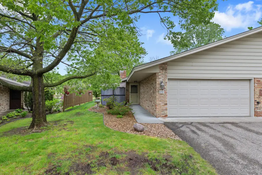 2252 Country Lane, Hopkins, MN 55305 - #2