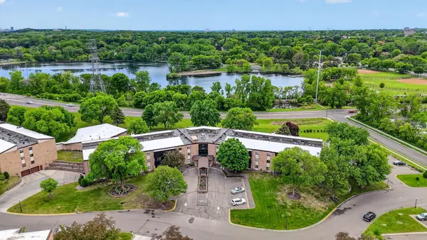 2680 Oxford Street N #108, Roseville, MN 55113