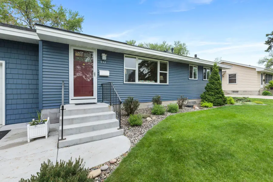 942 7th Avenue E, Shakopee, MN 55379 - #2