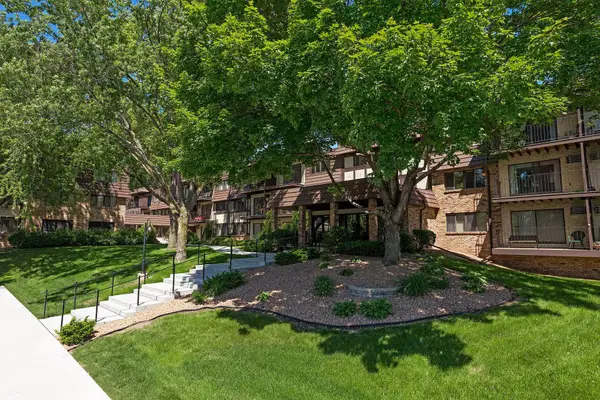205 Barry Avenue S #320, Wayzata, MN 55391