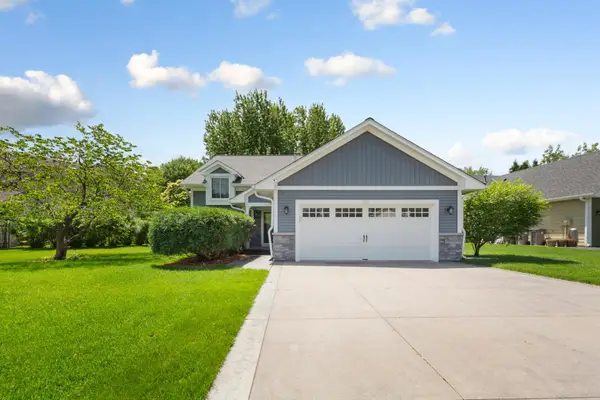 1820 Park Ridge Drive, Chaska, MN 55318